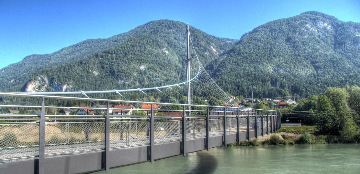 Barrierefreie Stahlseilhängebrücke für Fußgänger und Radverkehr in Puch, Kärnten